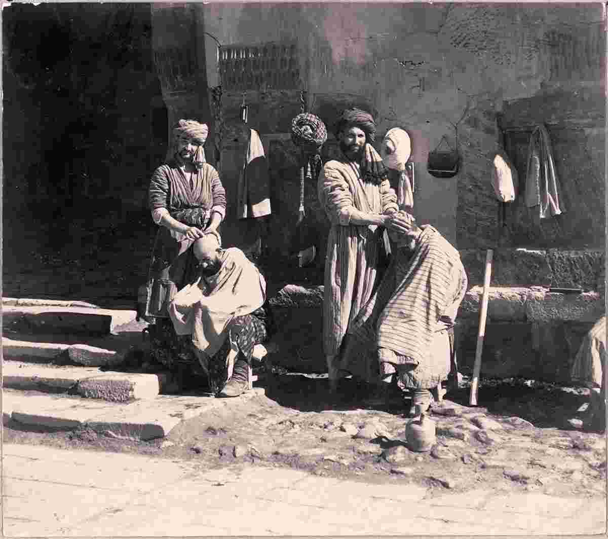 Samarkand. Barber in Registan, 1905