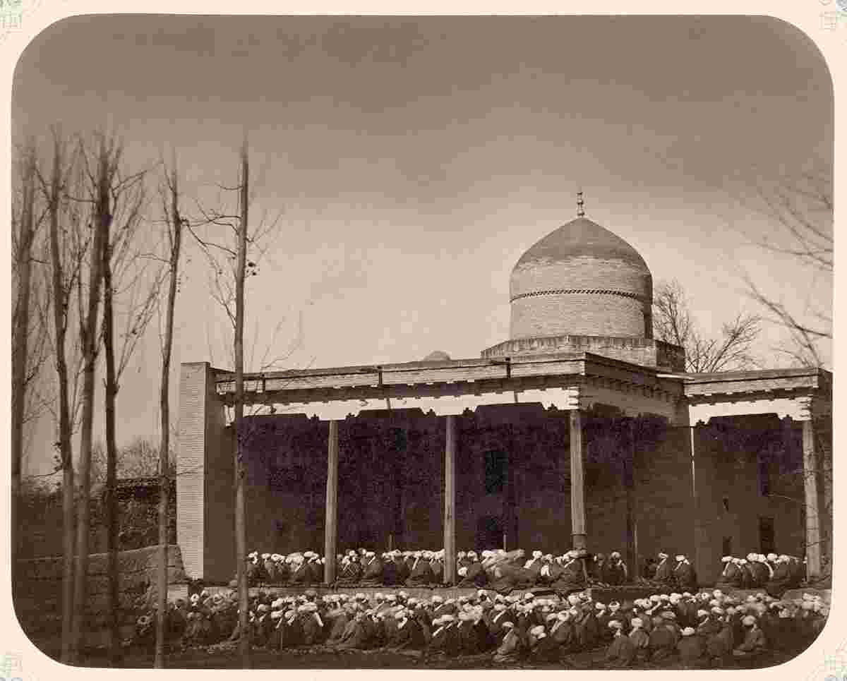 Tashkent. Prayer at the mausoleum of Sheikh Hovendi Takhur, Eid al-Adha, 1865-1872