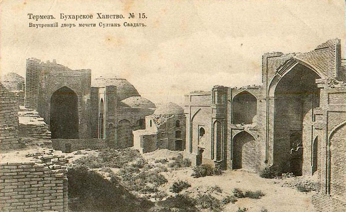 Termez. Memorial complex Sultan Saodat (Sadat), courtyard