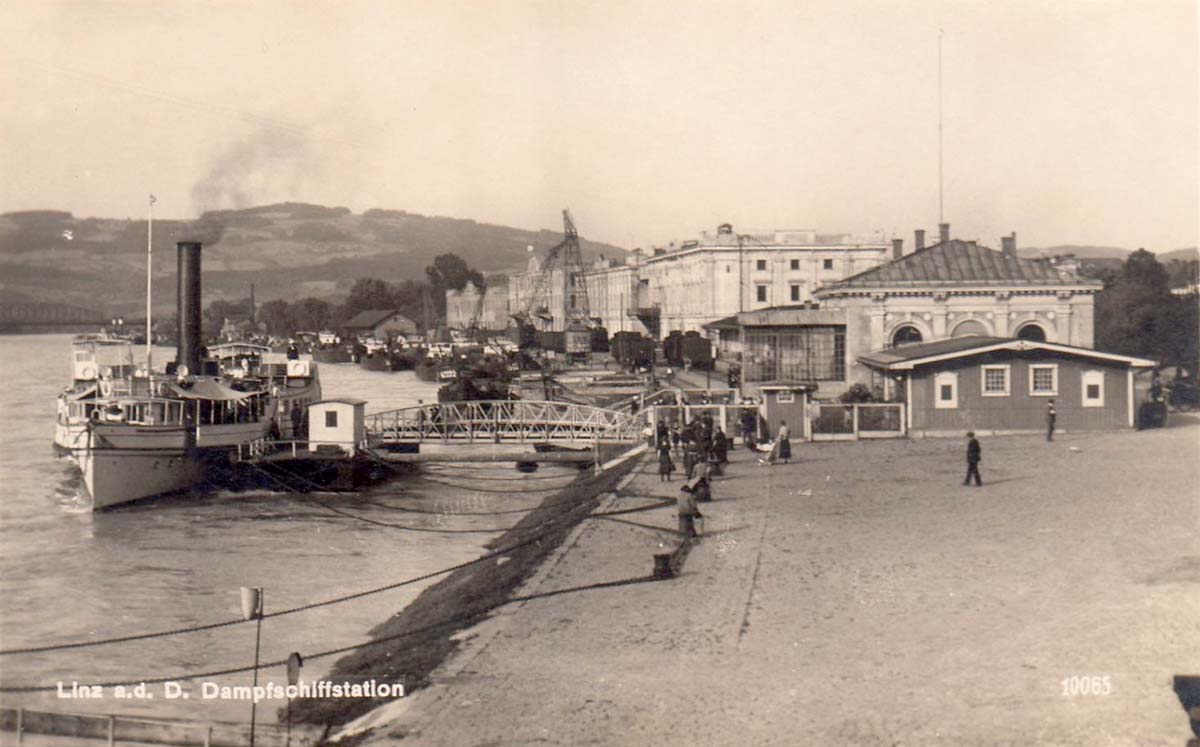 Linz. Steamship Station, 1933