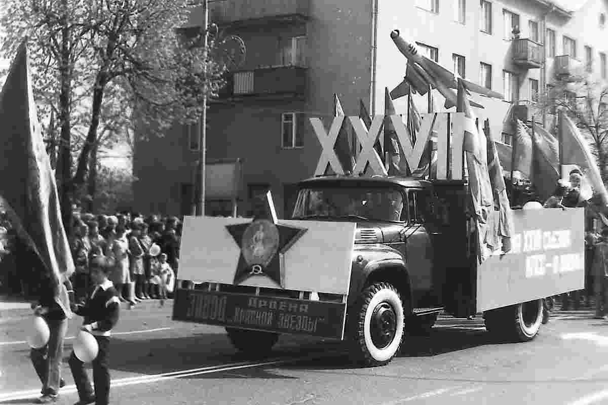 Baranavichy. May Day demonstration on Lenin street, 1986