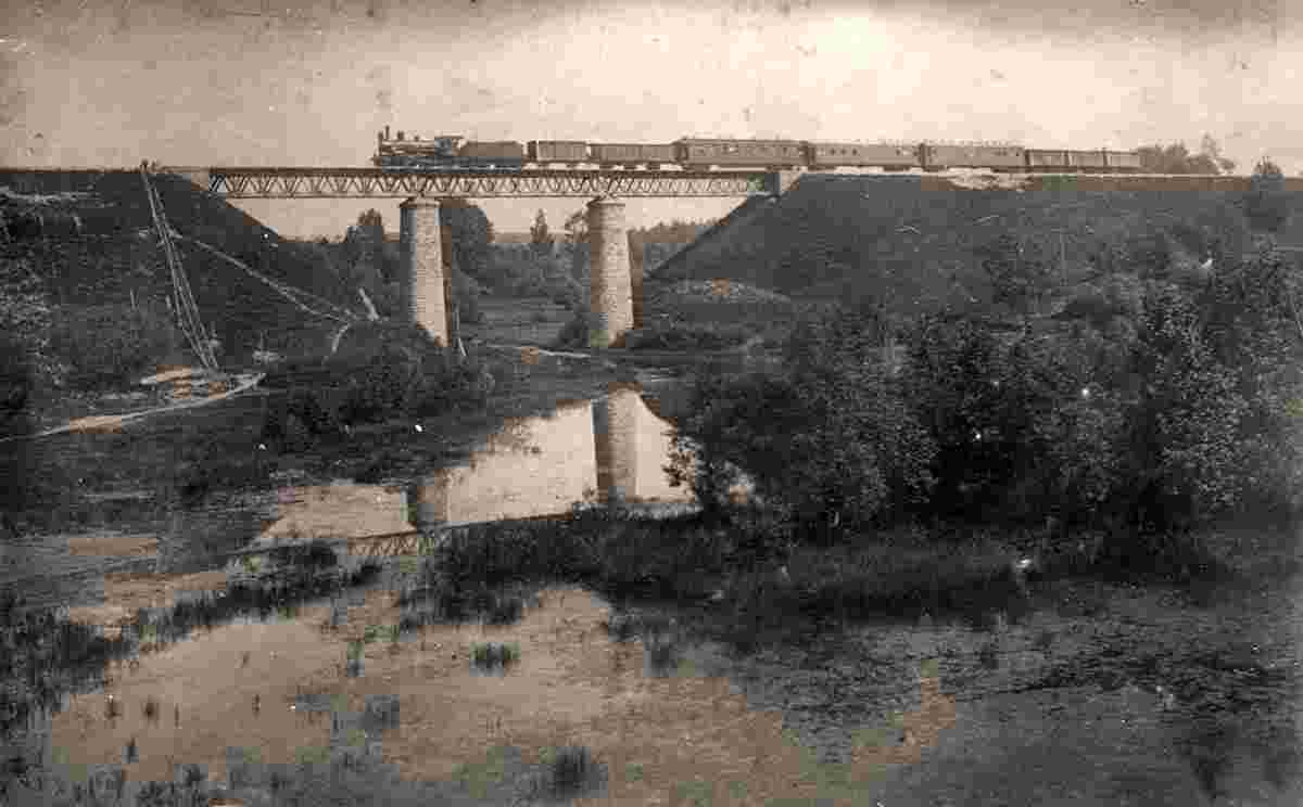 Mogilev. Railway bridge over Dubrovenka river, train