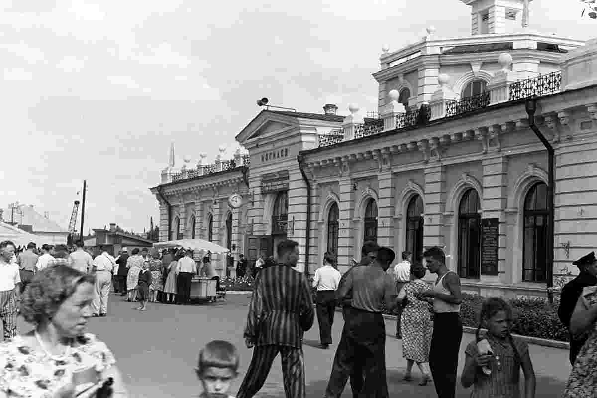 Mogilev. Railway Station, platform, 1959