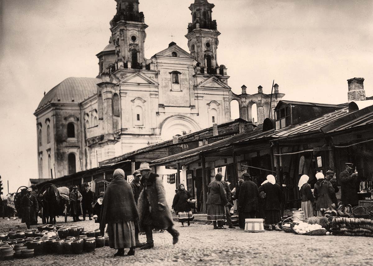 Pinsk. Market and Church of St. Stanislav, 1934