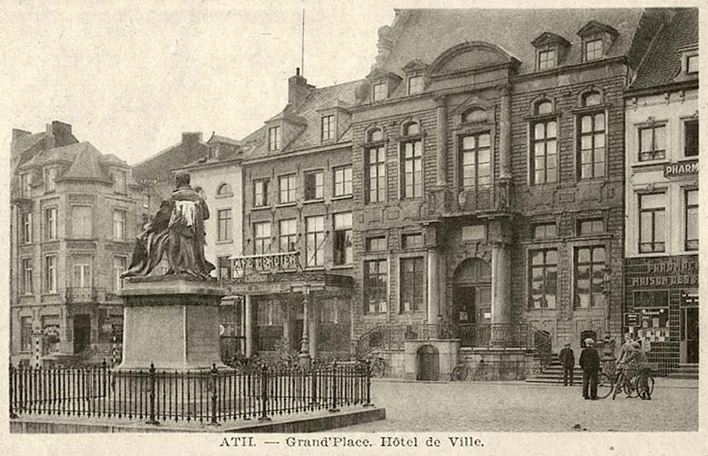 Ath. L'Hôtel de Ville et statue Defacqz