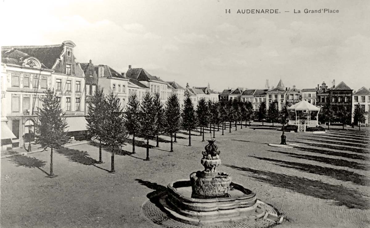 Audenarde (Oudenaarde). Grand Place