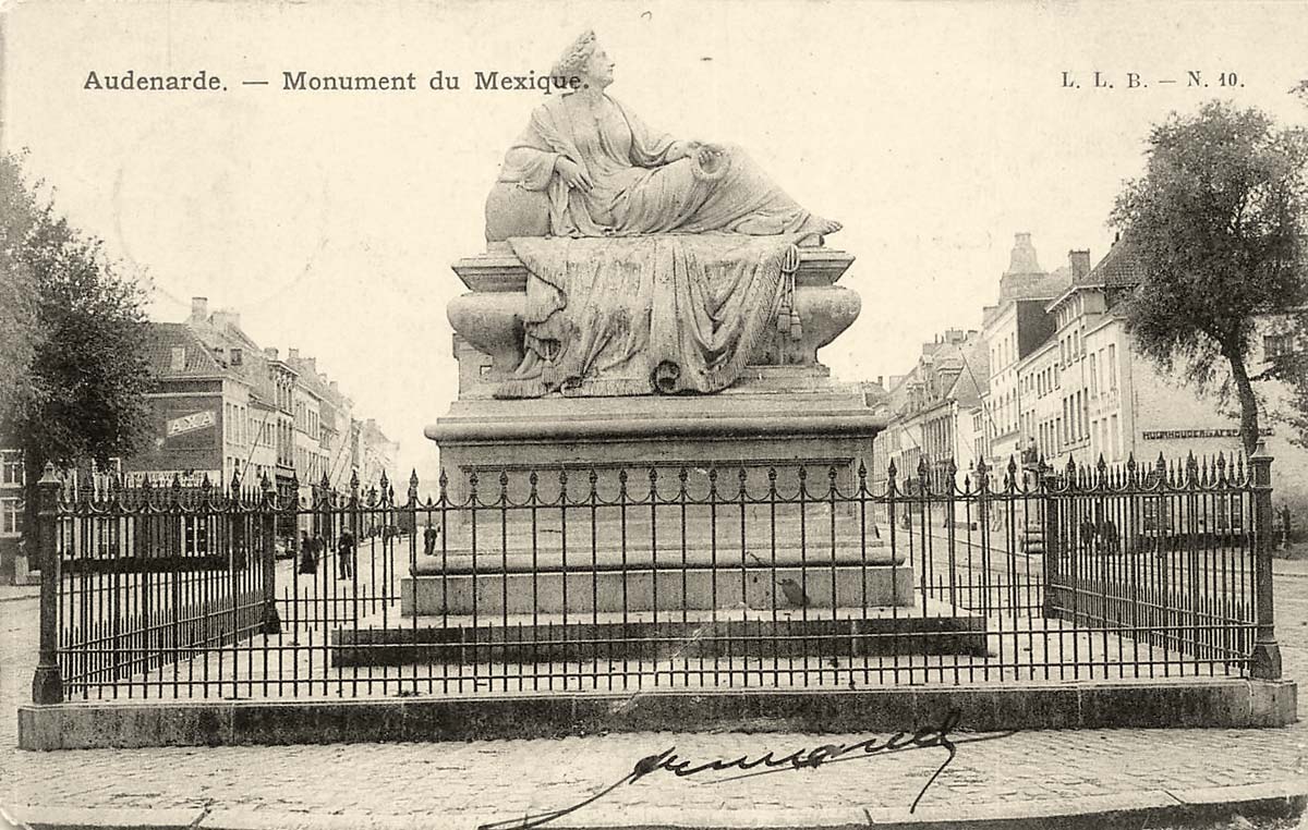 Audenarde (Oudenaarde). Monument du Mexique sur de la Place Tocamboro