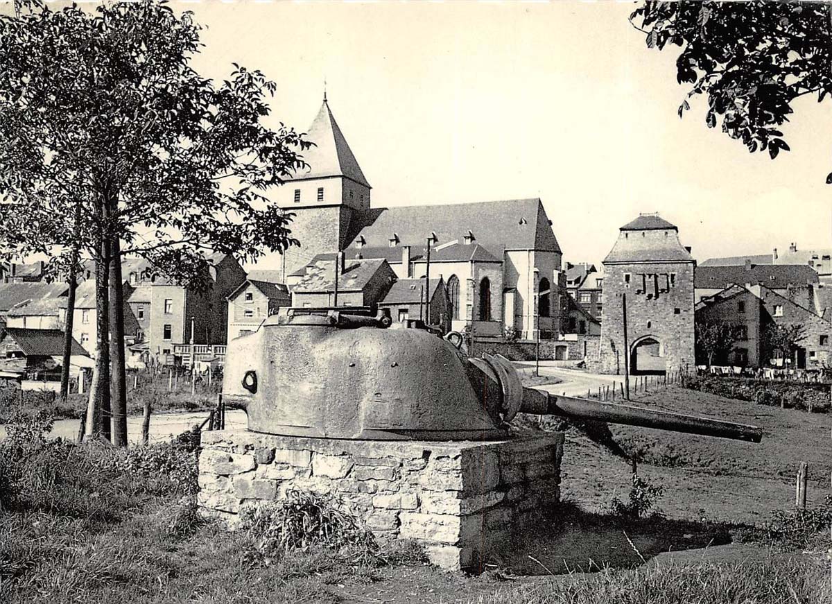 Bastogne. L'Église St-Pierre et Porte de Trèves