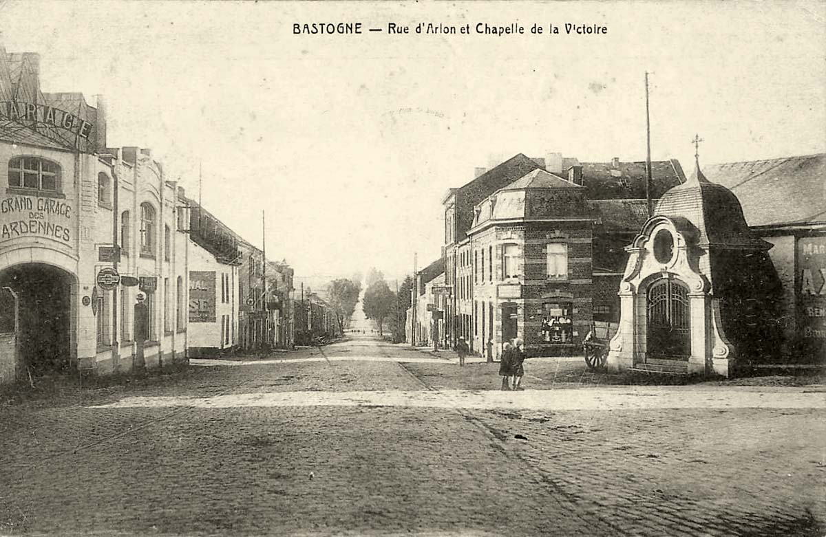 Bastogne. Rue d'Arlon et Chapelle de la Victoire