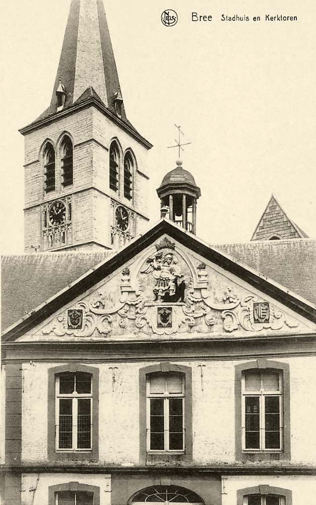 Brée (Bree). Hôtel de ville et tour de l'église