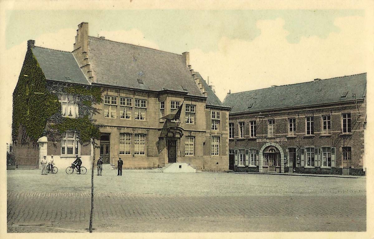 Chièvres. Le Château d'Egmont et vue de côté du cercle Notre-Dame, 1933