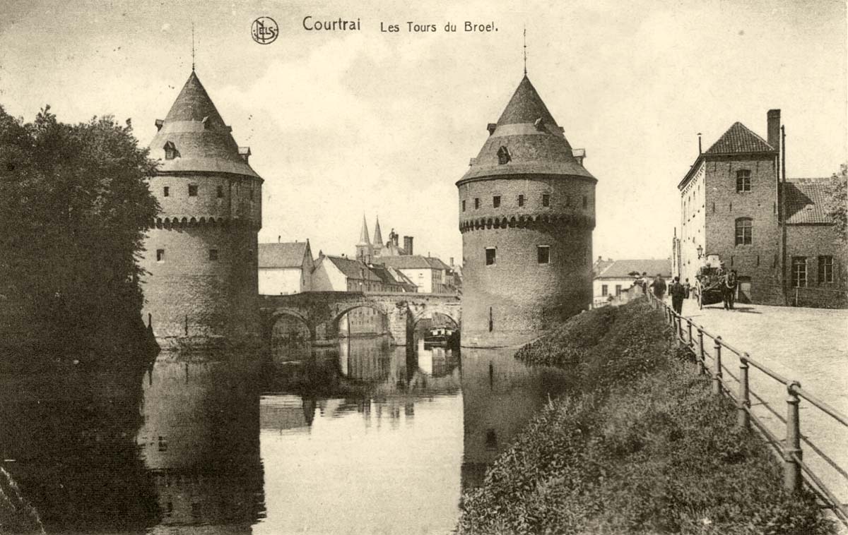 Kortrijk (Courtrai). La Lys et Les Tours à le Pont du Broel