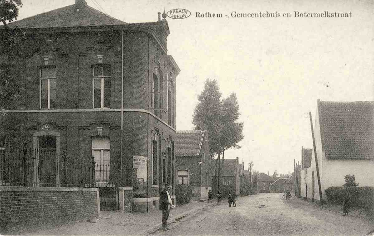 Dilsen-Stokkem. Rothem - Gemeentehuis en Botermelkstraat