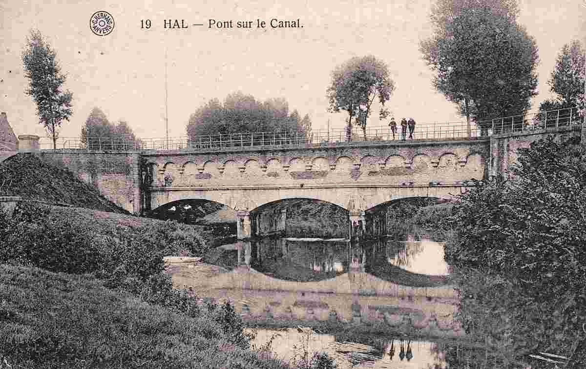 Halle. Bridge across canal