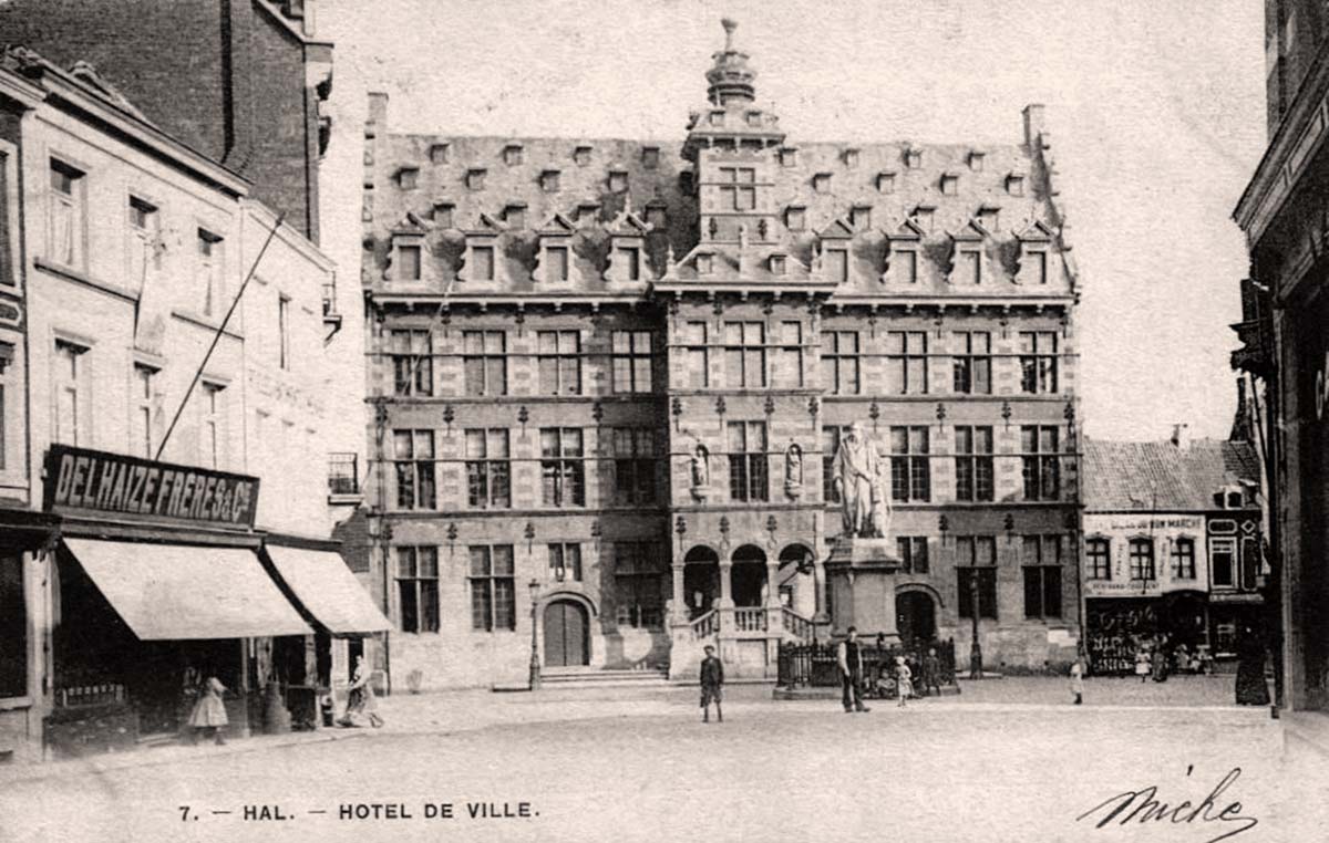 Halle (Hal). City Hall