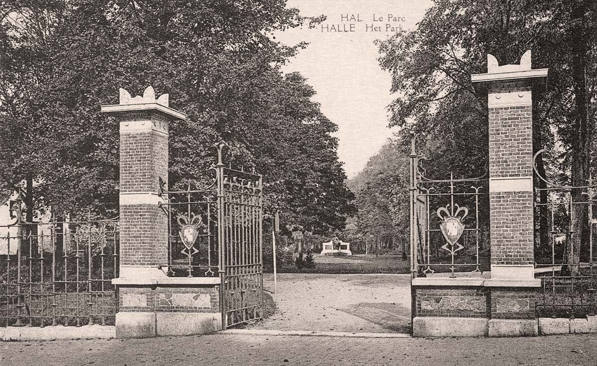 Halle (Hal). Park entrance, Monument to the Heroes 1914-1918