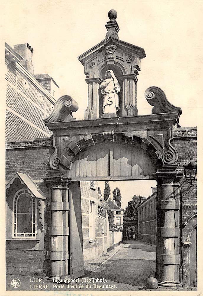 Lier (Lierre). Entrance gate of the Beguinage