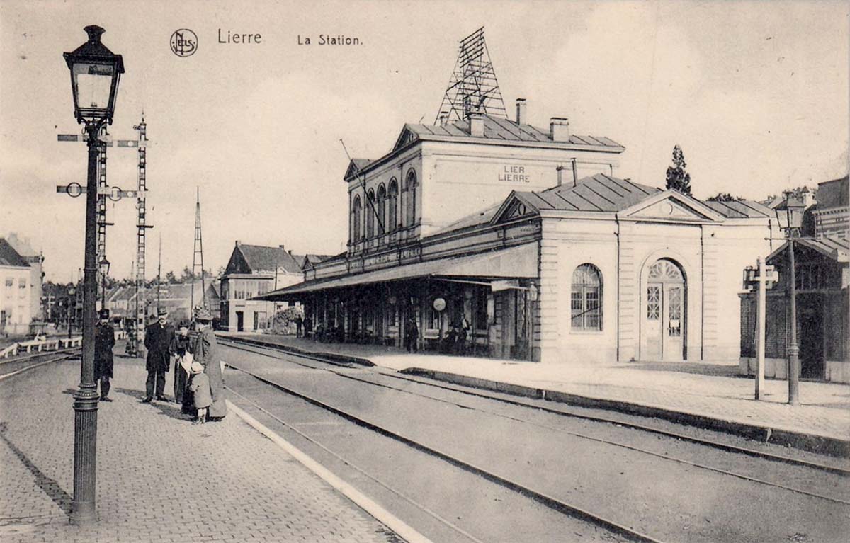 Lier (Lierre). Railway Station, platform