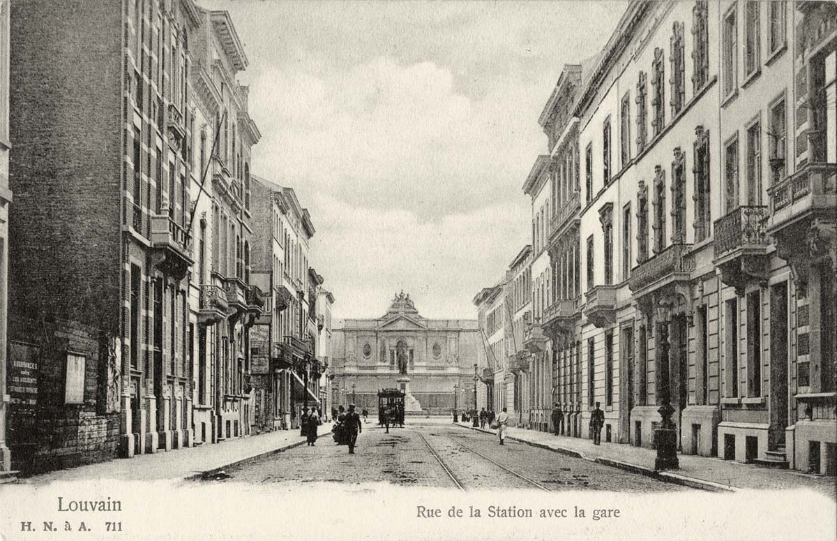Louvain (Leuven). Rue de la Station avec la gare