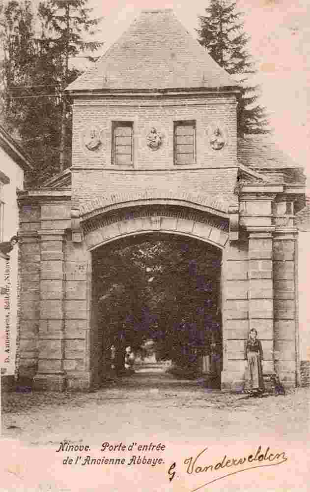 Ninove. Entrance Gate of the old Abbey, 1904