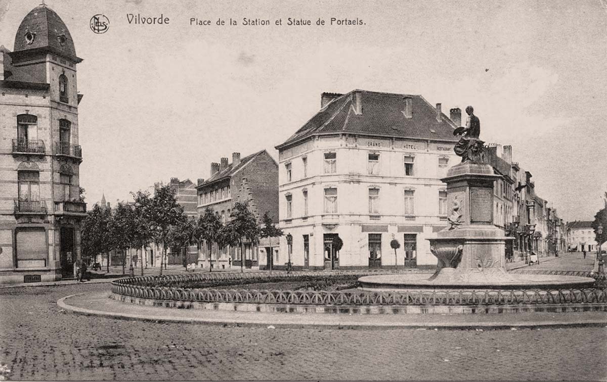 Vilvorde (Vilvoorde). Station Square, Portaels Statue and Grand Hotel, 1922