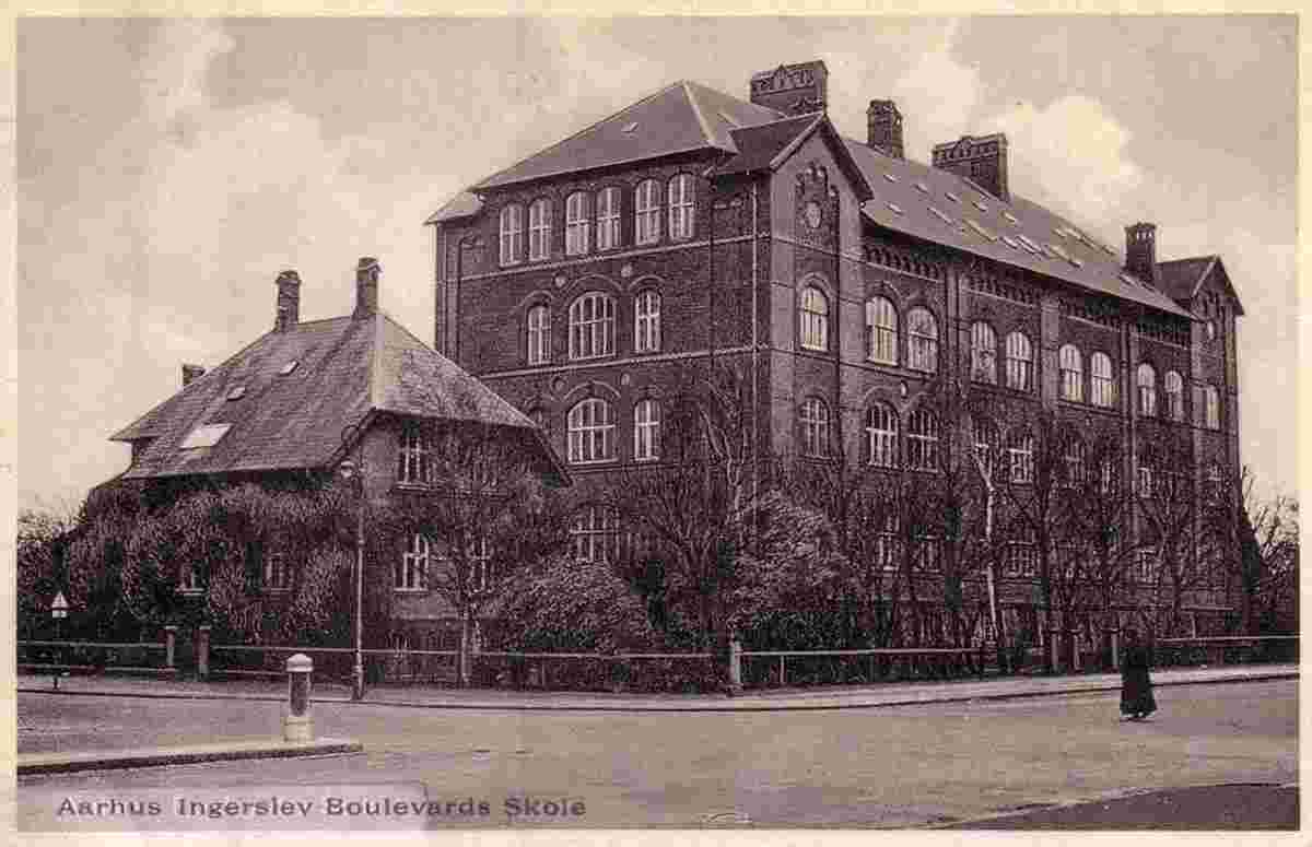 Aarhus. Ingerslev Boulevard School, circa 1940