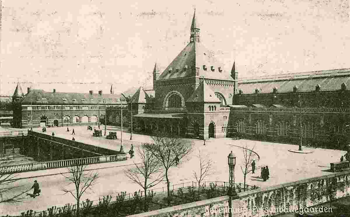 Copenhagen. Person Banegården - Railway Station, 1927