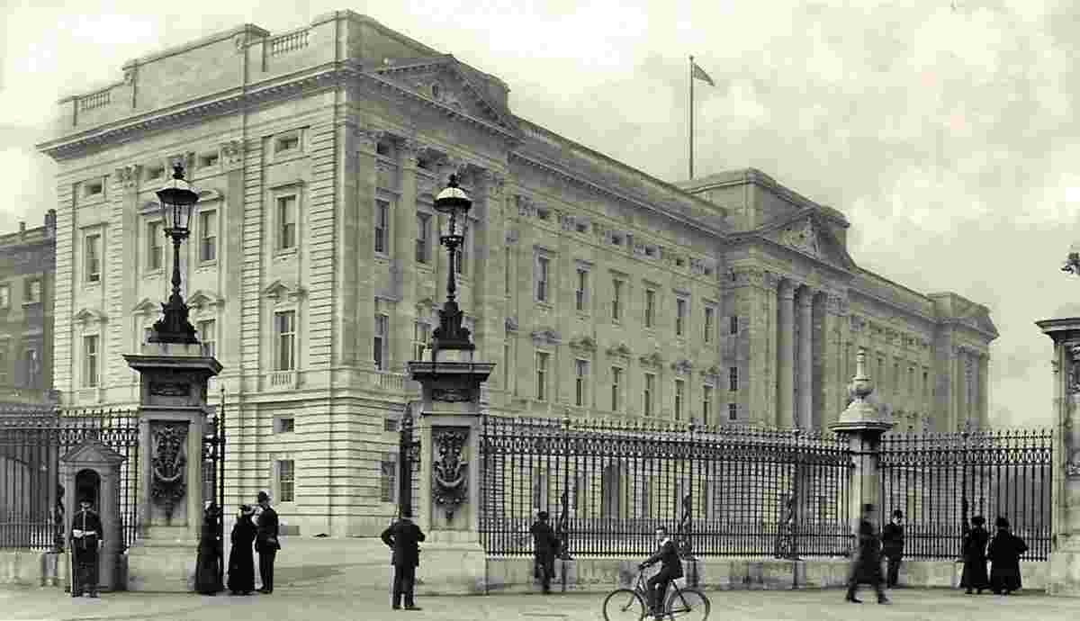 Greater London. Buckingham Palace, circa 1920