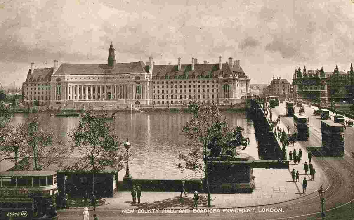 Greater London. Thames embankment - New Country Hall and Boudica Monument