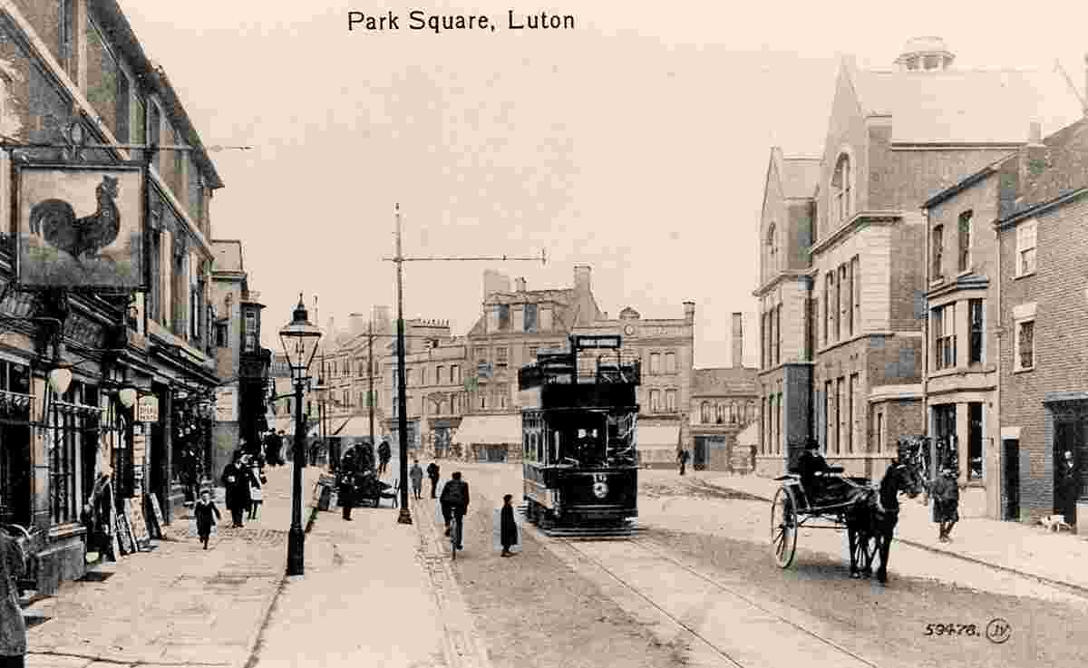 Luton. Park Square
