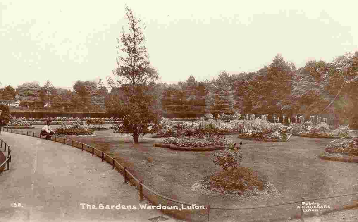 Luton. Wardown Park - Gardens