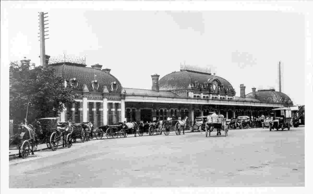 Slough. Railway Station, about 1890