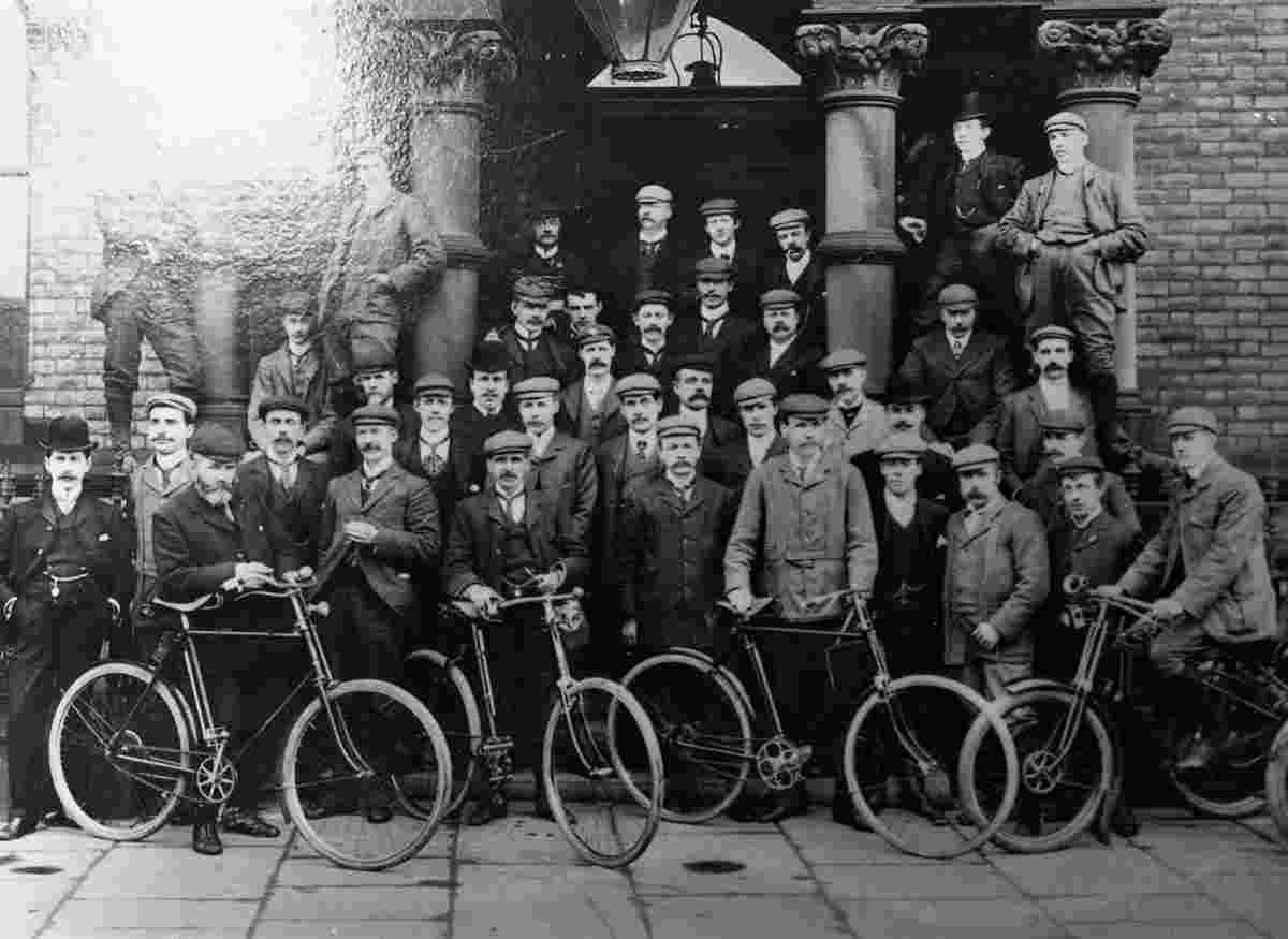 Saint Helens. Cycling Club, early 1900s