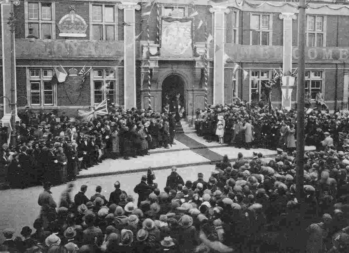 Swindon. Visit of King George V and Queen Mary, 1924