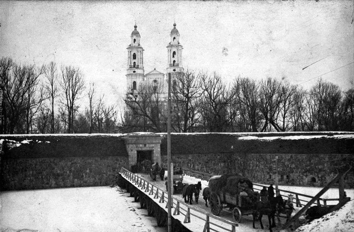 Daugavpils. Fortress gate and cathedral