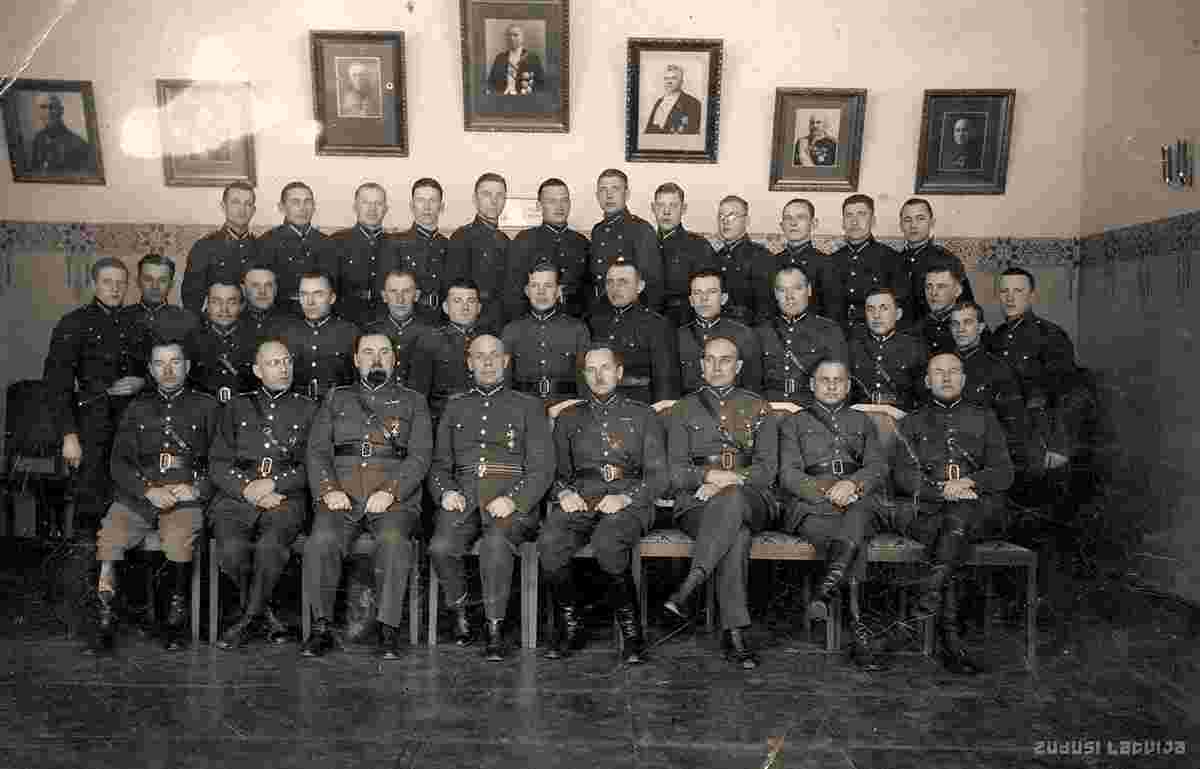 Madona. Composition of the headquarters of the 7th Sigulda Infantry Regiment, 1935.jpg