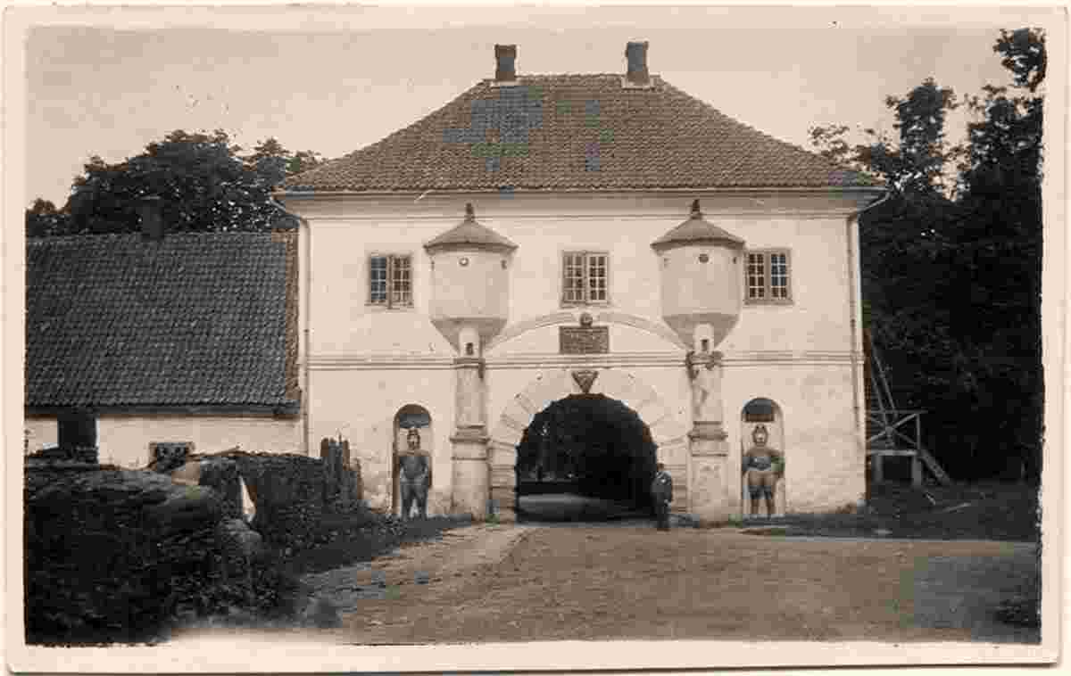 Priekule. Manor, Swedish Gate, 1920s