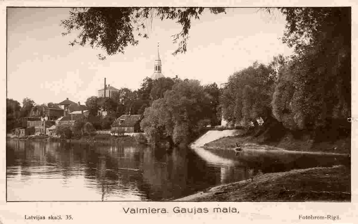 Valmiera. Panorama of the Gauja river and city, 1935