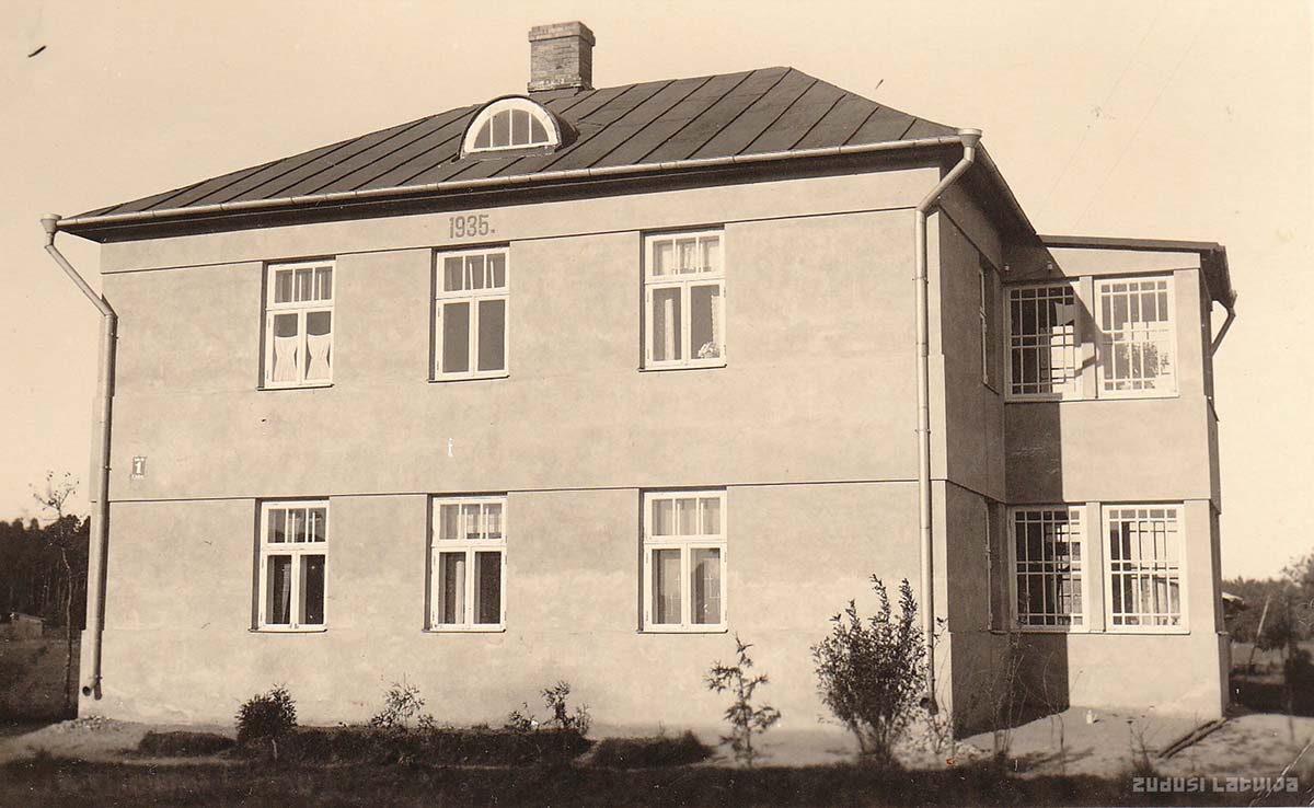 Valmiera. Residential building at Lodes Street 1, built 1935, 1940
