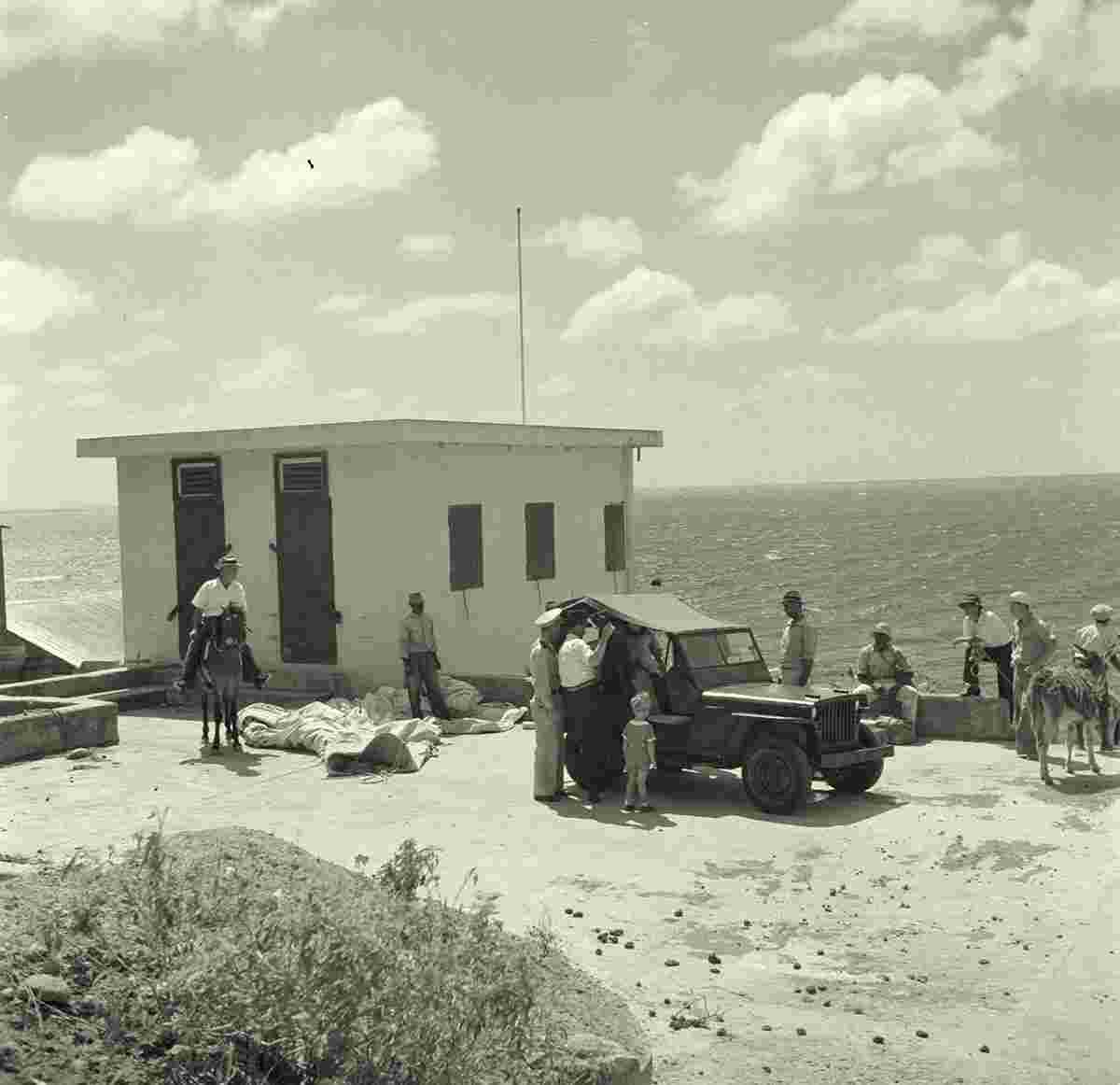 The Botton. A jeep in Fort Bay, 1947