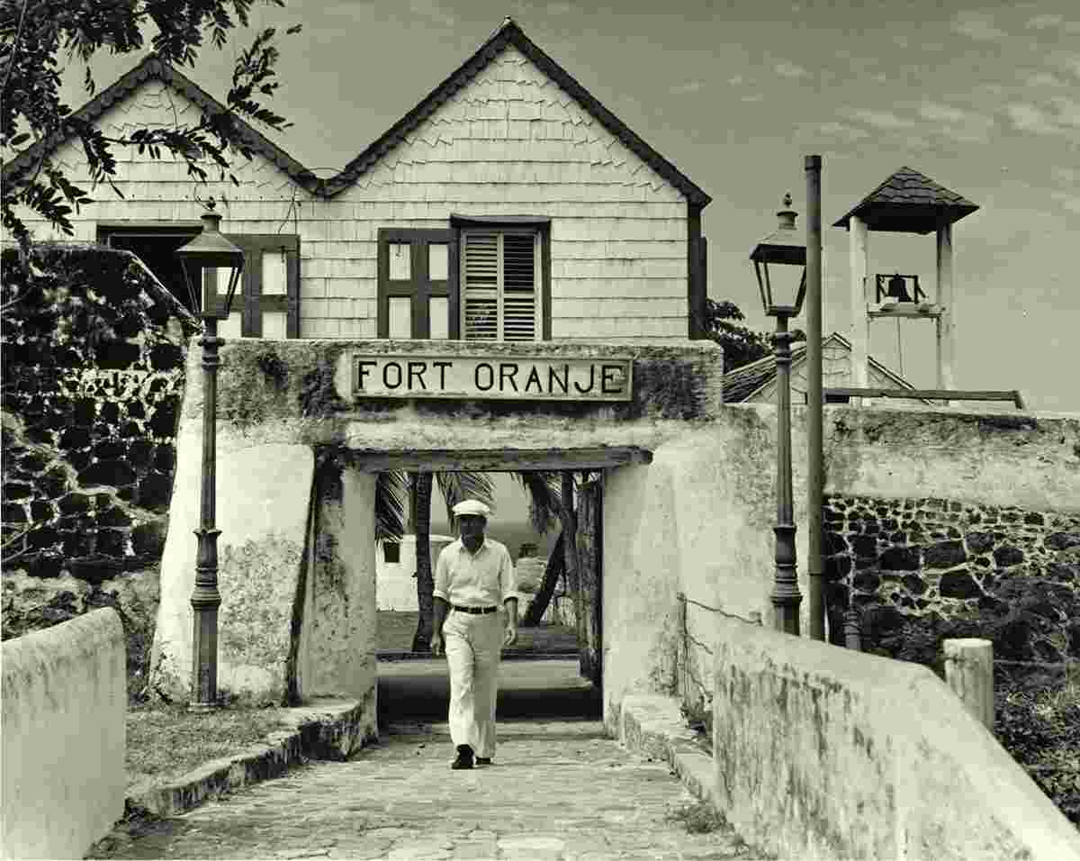 Oranjestad. Fort Orange, entrance