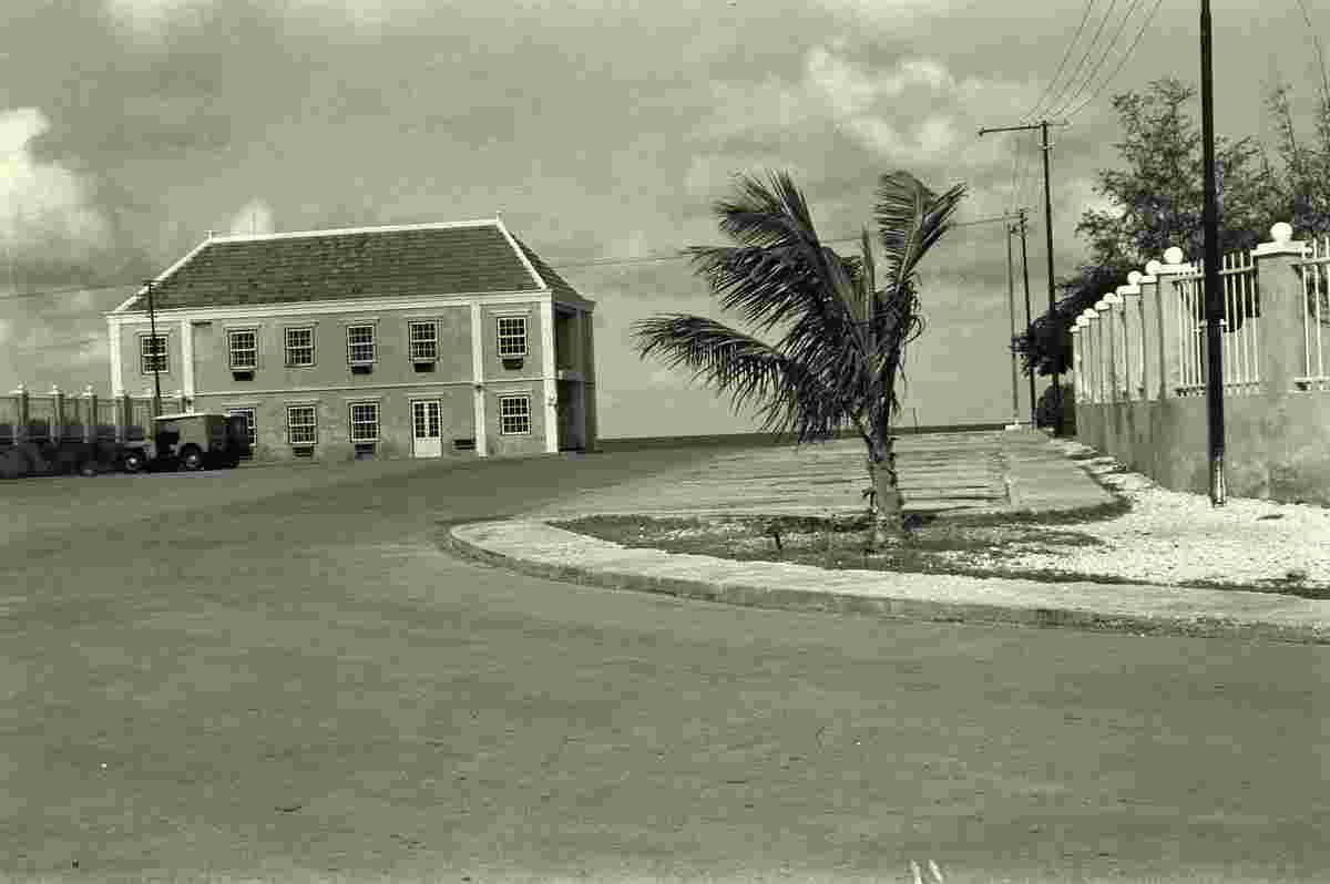 Oranjestad. Land services office, right - Protestant church, 1966