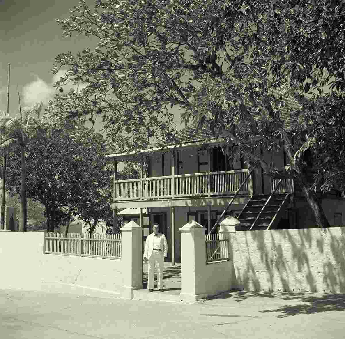 Oranjestad. Mr Voges in front of the government guest house, 1947