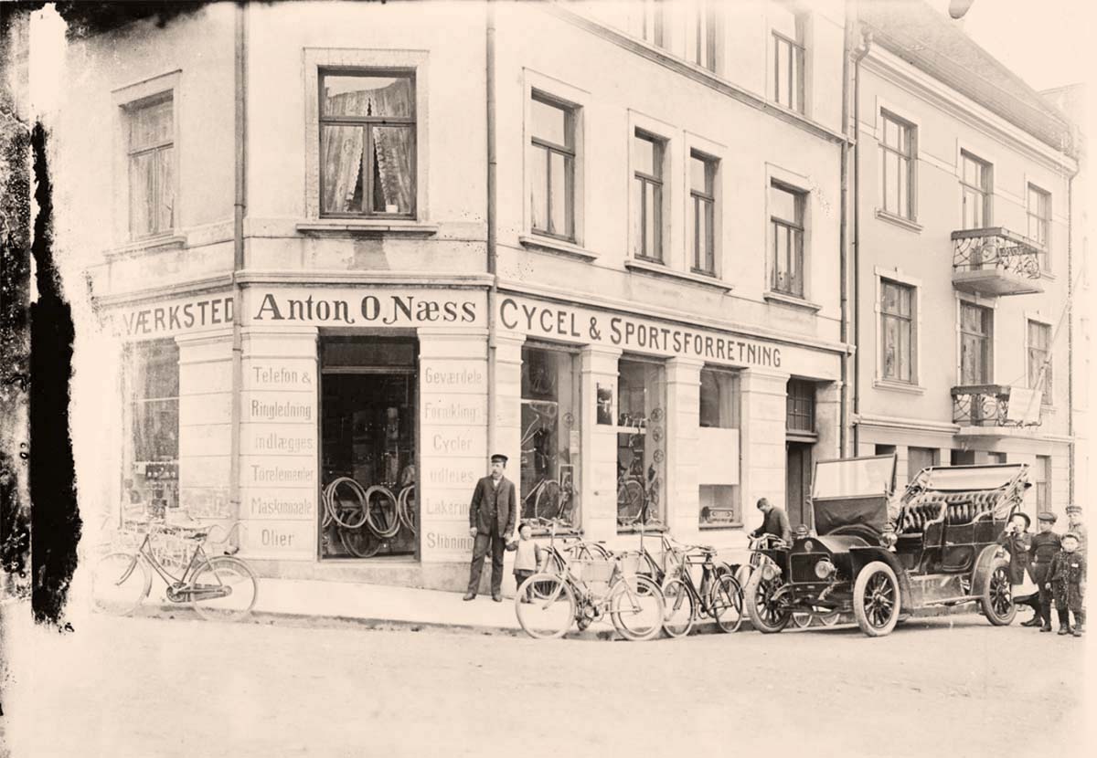 Ålesund. Corner of Kipervikgata and Rådstugata streets, 1910