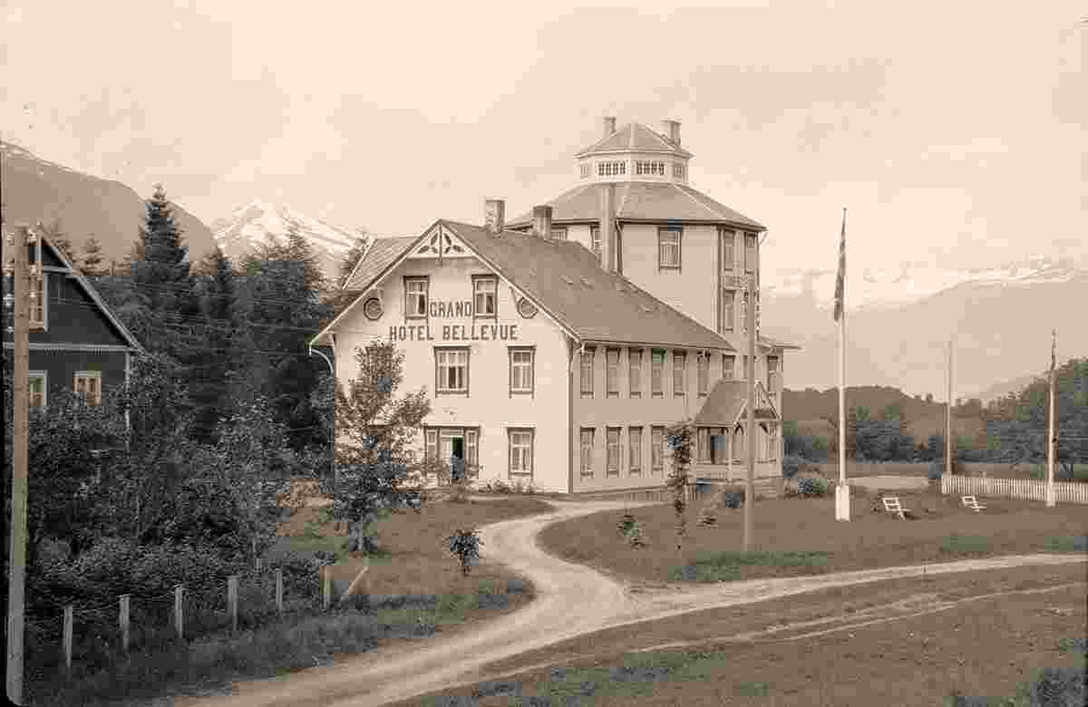 Åndalsnes. Grand Hotel 'Bellevue', between 1900 and 1950