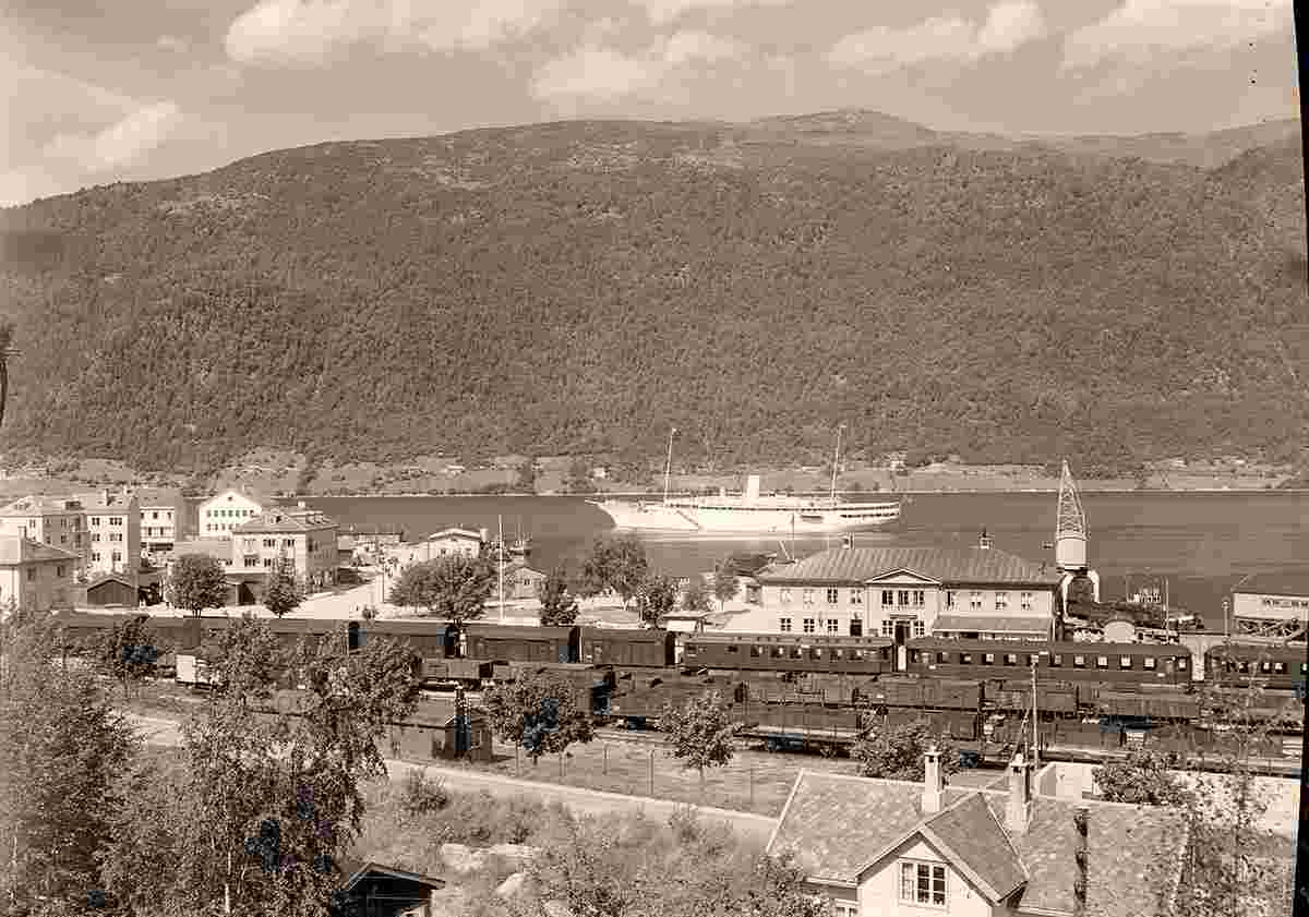 Åndalsnes. Panorama of station, 1949