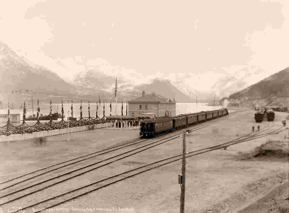 Åndalsnes. Railway station and Train connections, opening, 1924