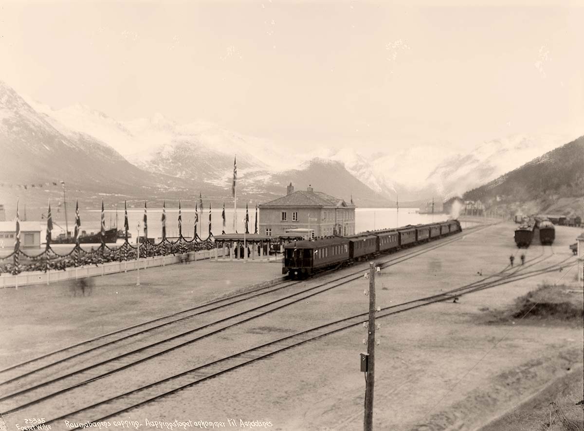 Åndalsnes. Railway station and Train connections, opening, 1924