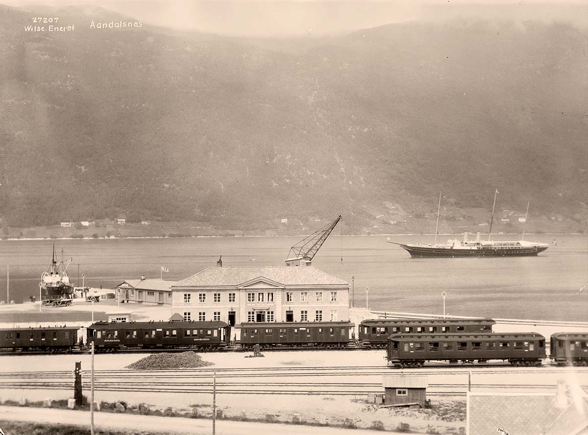 Åndalsnes. Railway station, yacht of Prince Olav in fjord, 1925