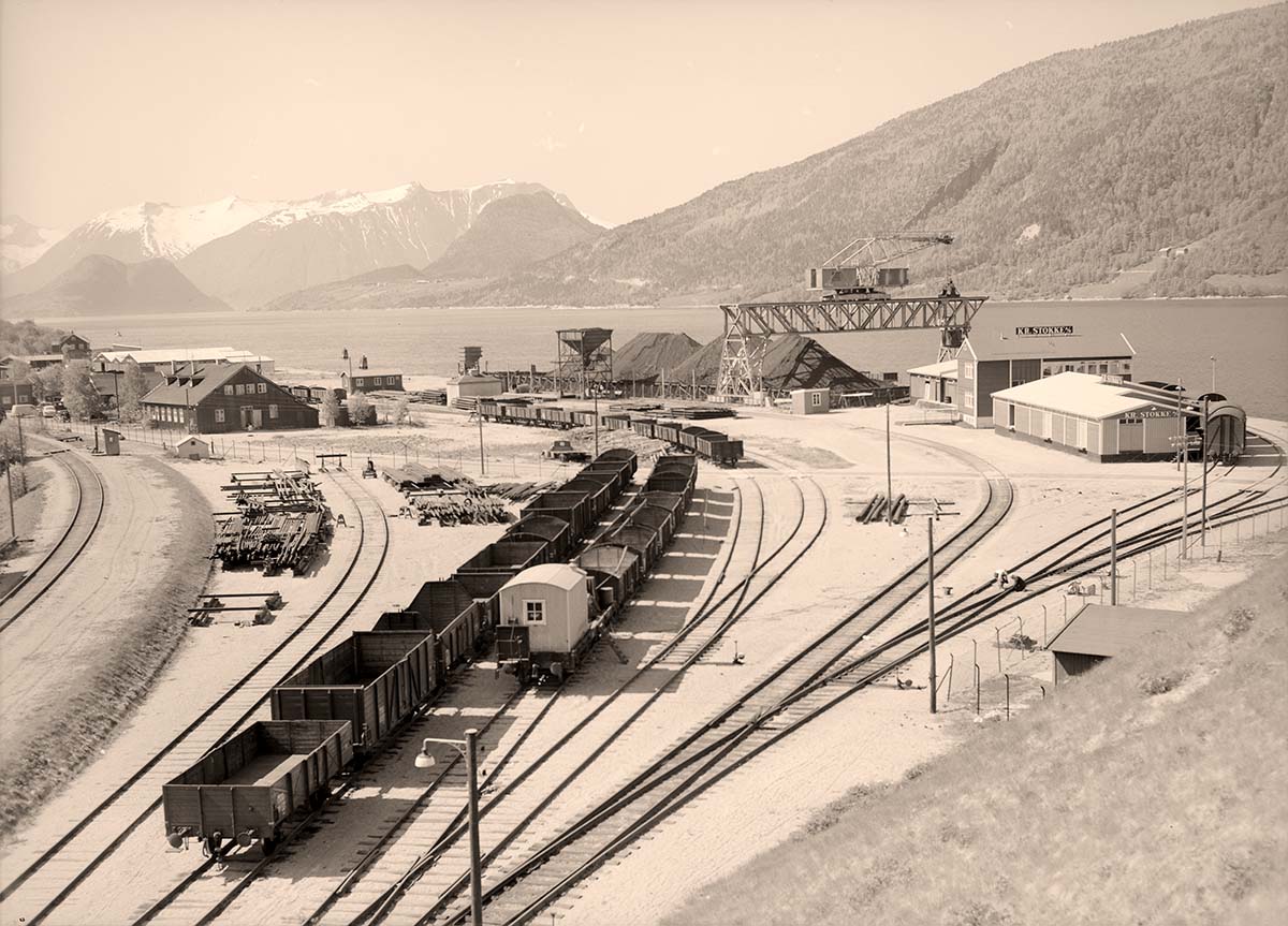 Åndalsnes. Railway yard in harbor, 1959